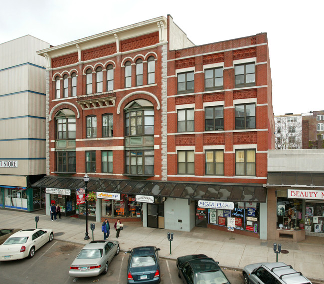 Downtown Condominiums in New Britain, CT - Foto de edificio - Building Photo