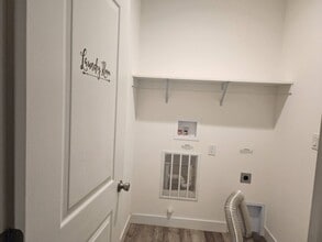 370 E Lassen Ave in Chico, CA - Building Photo - Building Photo