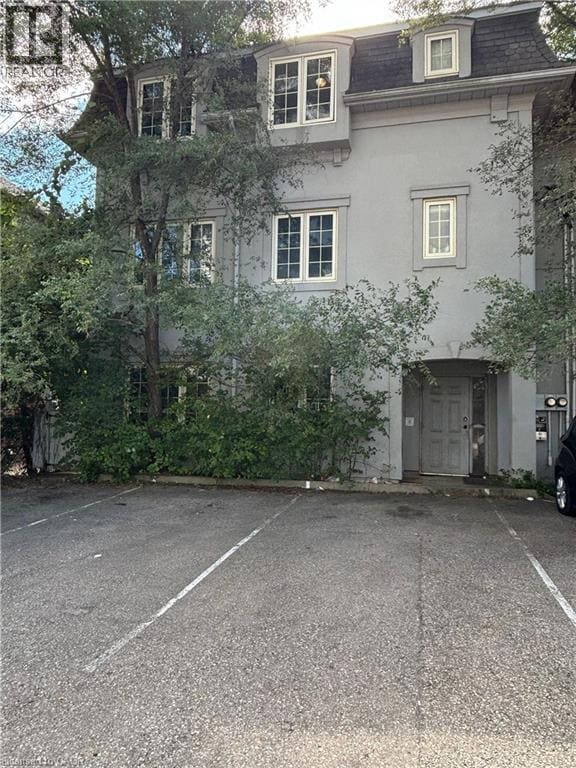 property at 124 King St N