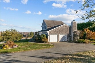 137 Prospect Ln in Portsmouth, RI - Building Photo - Building Photo