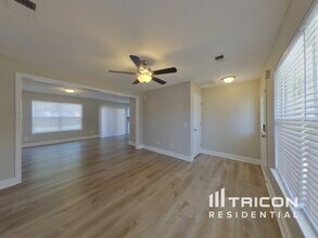 2015 Small Meadows Ct in Fountain Inn, SC - Foto de edificio - Building Photo