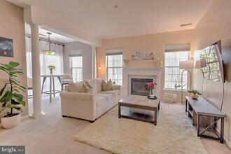 5932 Founders Hill Dr in Alexandria, VA - Building Photo - Building Photo