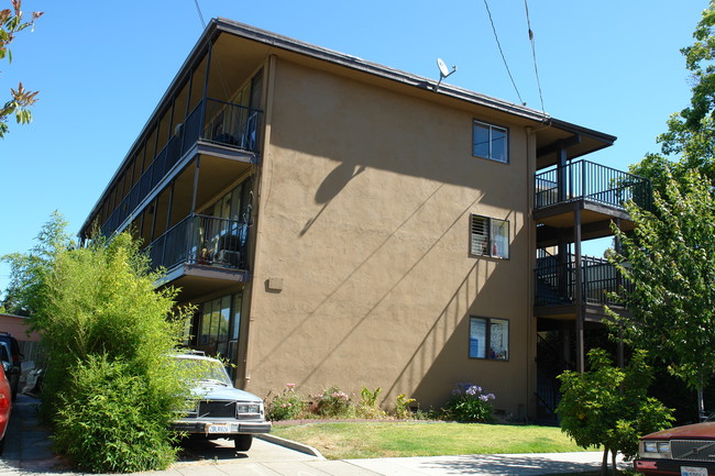 2335 Russell St in Berkeley, CA - Foto de edificio - Building Photo