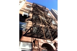 239 E 28th St in New York, NY - Foto de edificio - Building Photo