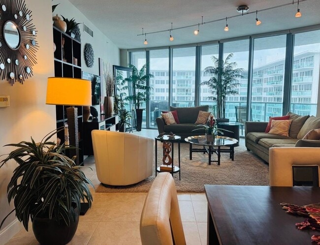 3333 NE 32nd Ave in Fort Lauderdale, FL - Foto de edificio - Building Photo