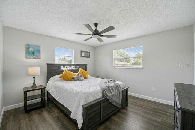 7113 Regina Dr in Englewood, FL - Building Photo - Building Photo