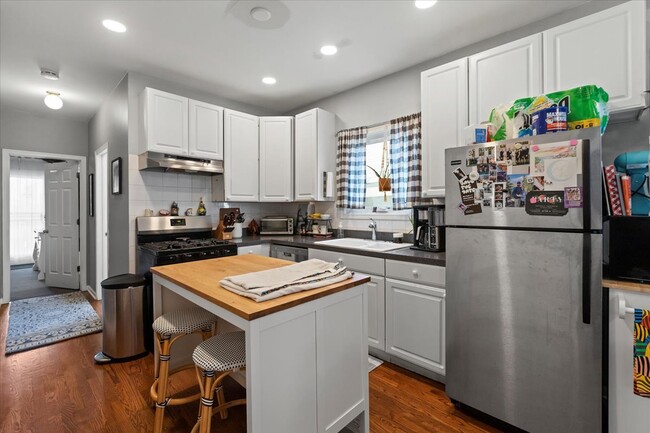 1345 W Walton St, Unit 1