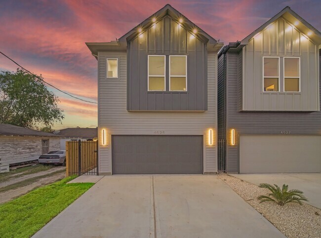 property at 4525 Davenport St
