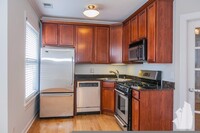 628 W Roscoe St, Unit 2S in Chicago, IL - Building Photo - Building Photo