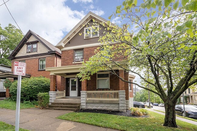 2344 Fairview Ave in Cincinnati, OH - Foto de edificio - Building Photo
