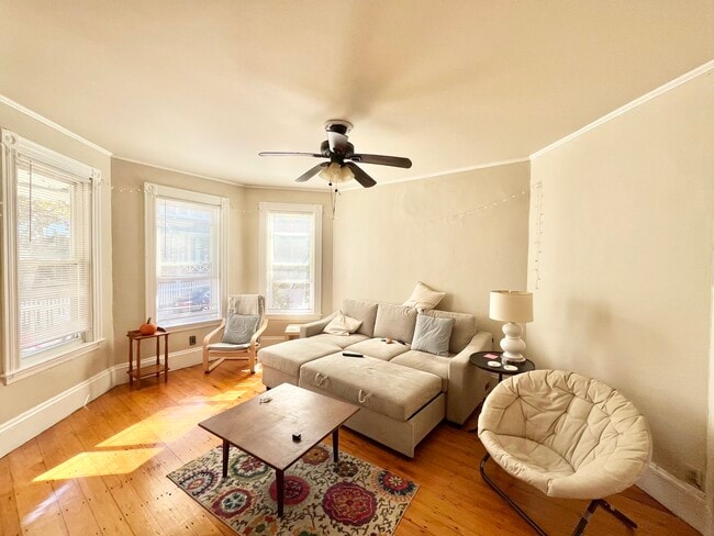 5 Sachem St, Unit 1 in Boston, MA - Foto de edificio - Building Photo