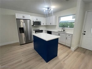 2180 Leisure Ln in Ft. Myers, FL - Building Photo - Building Photo