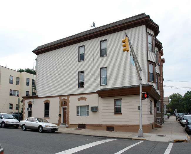 1719 Kerrigan Ave in Union City, NJ - Foto de edificio - Building Photo