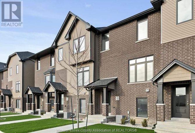 709 Brownstone Dr in Lakeshore, ON - Building Photo