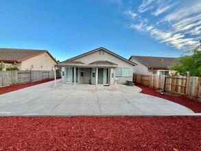 7993 Bothwell Dr in Sacramento, CA - Building Photo - Building Photo