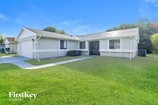 4544 Weasel Dr in New Port Richey, FL - Building Photo