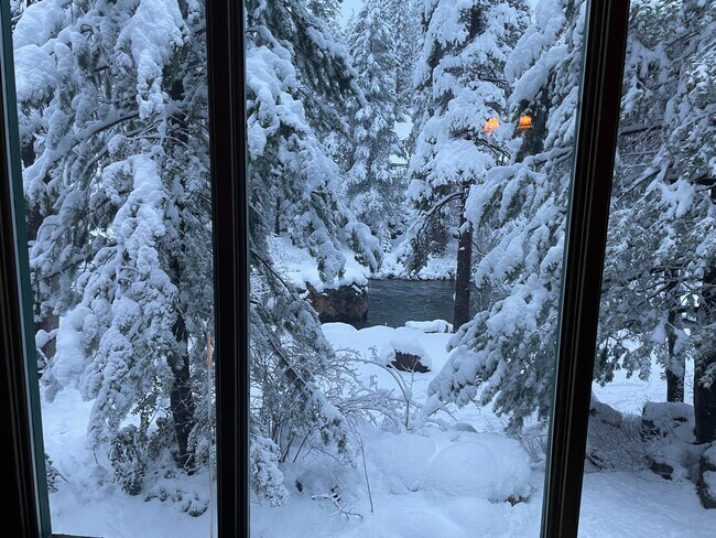 5004 River Rd in Tahoe City, CA - Building Photo - Building Photo