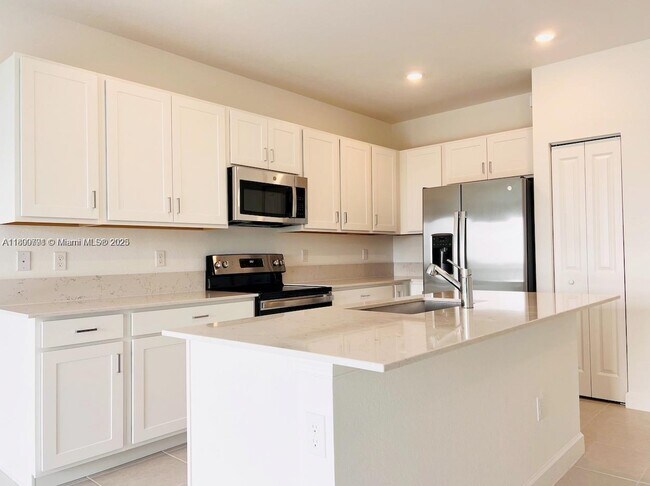 204 SE Woodbark St in Port St. Lucie, FL - Building Photo - Building Photo