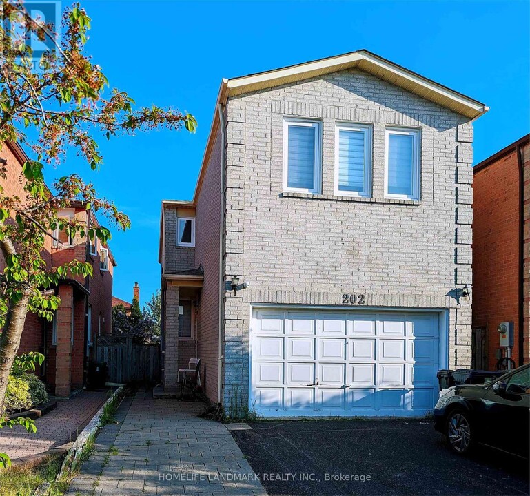 202 Roxanne Crescent in Toronto, ON - Building Photo