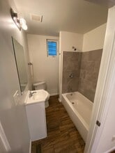 21 2nd St, Unit A in Bordentown, NJ - Foto de edificio - Building Photo