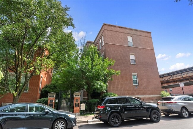 301 W Goethe St, Unit 203 in Chicago, IL - Building Photo - Building Photo