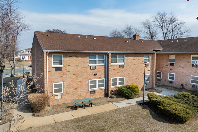 Centennial Gardens in Roosevelt, NY - Building Photo - Building Photo