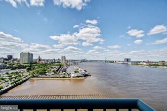 717 S Christopher Columbus Blvd in Philadelphia, PA - Building Photo - Building Photo