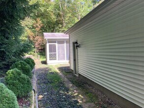 6125 Green Branch Rd in Guysville, OH - Foto de edificio - Building Photo