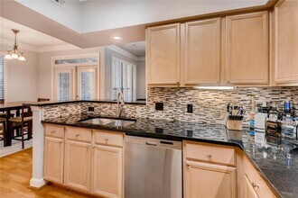 3777 Peachtree Rd NE in Atlanta, GA - Building Photo - Building Photo
