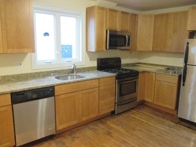 78 Ten Hills Rd, Unit 1
