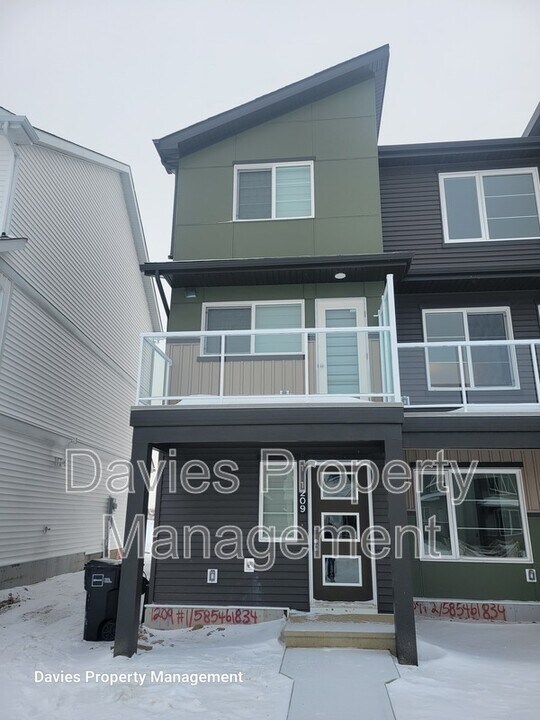1209 Keswick Dr SW in Edmonton, AB - Building Photo