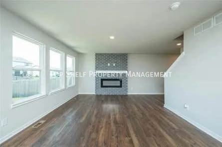 1060 Spruce St in Waukee, IA - Building Photo - Building Photo