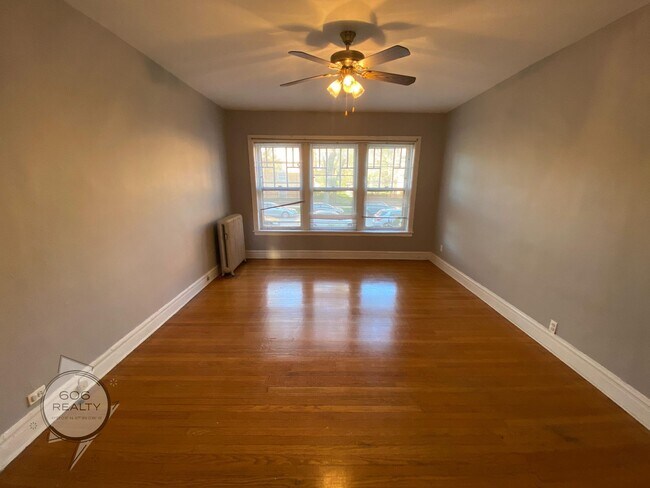 1909 W Argyle St, Unit 1 in Chicago, IL - Building Photo - Building Photo