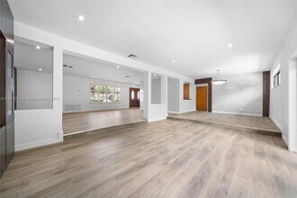 19402 NE 19th Ct in Miami, FL - Building Photo - Building Photo