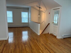 3 Cottage St, Unit 2nd floor in Danbury, CT - Foto de edificio - Building Photo