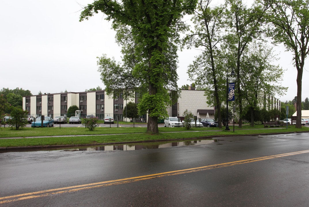 Spirit Lake Manor in Duluth, MN - Building Photo