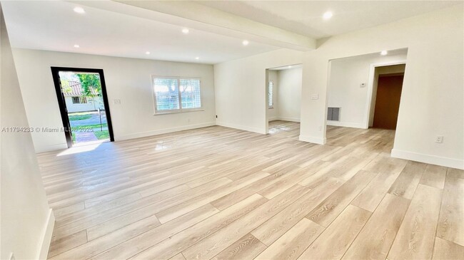 5785 SW 54th Terrace in Miami, FL - Building Photo - Building Photo