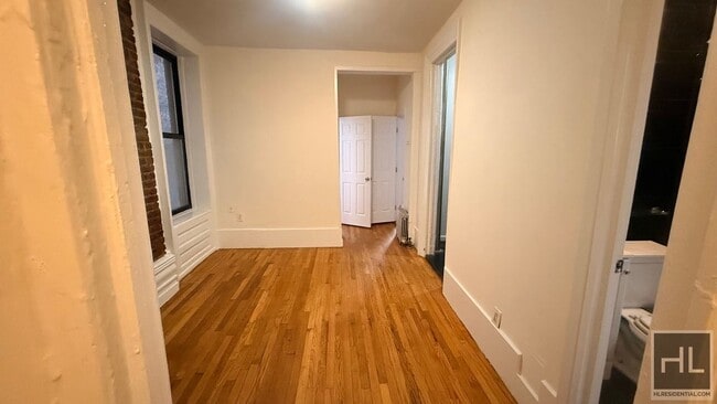 East 12th Street, Unit 3 in New York, NY - Building Photo - Building Photo