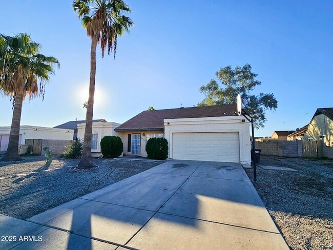 7027 W Cherry Hills Dr in Peoria, AZ - Foto de edificio - Building Photo