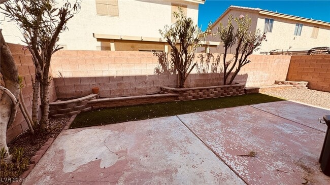 property at 722 Peregrine Falcon St