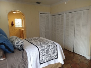 2053 Carolina Ave in Gotha, FL - Foto de edificio - Building Photo
