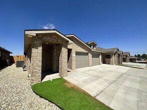 2007 Aberdeen Ave in Wolfforth, TX - Building Photo - Building Photo