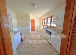 802 E 75th Terrace in Kansas City, MO - Foto de edificio - Building Photo