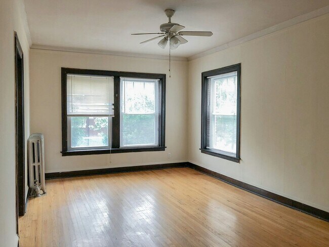 property at 2010 W Foster Ave