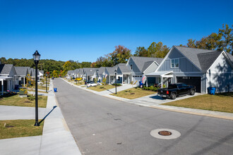 Julia's Park in Hixson, TN - Foto de edificio - Building Photo