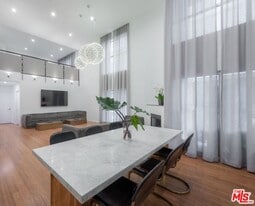 7062 Hawthorn Ave in Los Angeles, CA - Building Photo