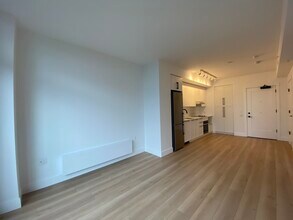8750 University Cres in Burnaby, BC - Building Photo - Building Photo