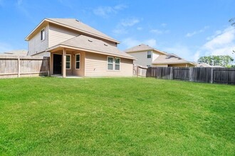 341 N Meadows Dr in Willis, TX - Building Photo - Building Photo