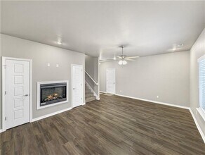 195 E 2nd St in Centerton, AR - Foto de edificio - Building Photo