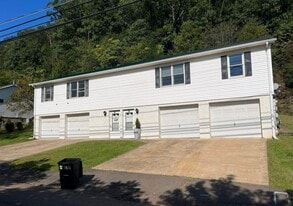 423 Summit Ave in Bloomsburg, PA - Building Photo